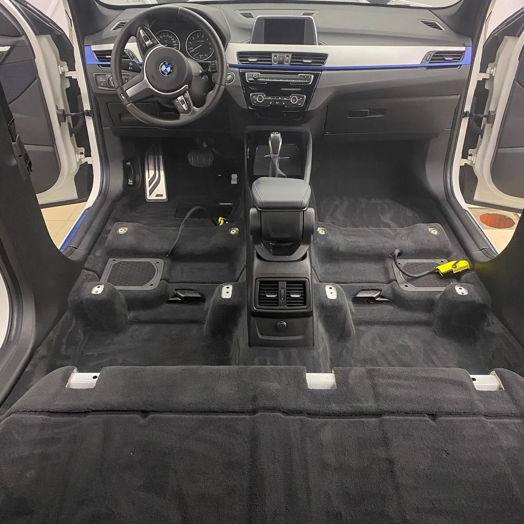 Пол салона BMW X1 после работ
